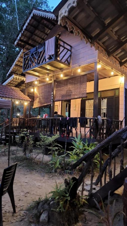 Rustic Chalet - Dahlia N Mawar At Sedim Vista Kulim Eksteriør billede