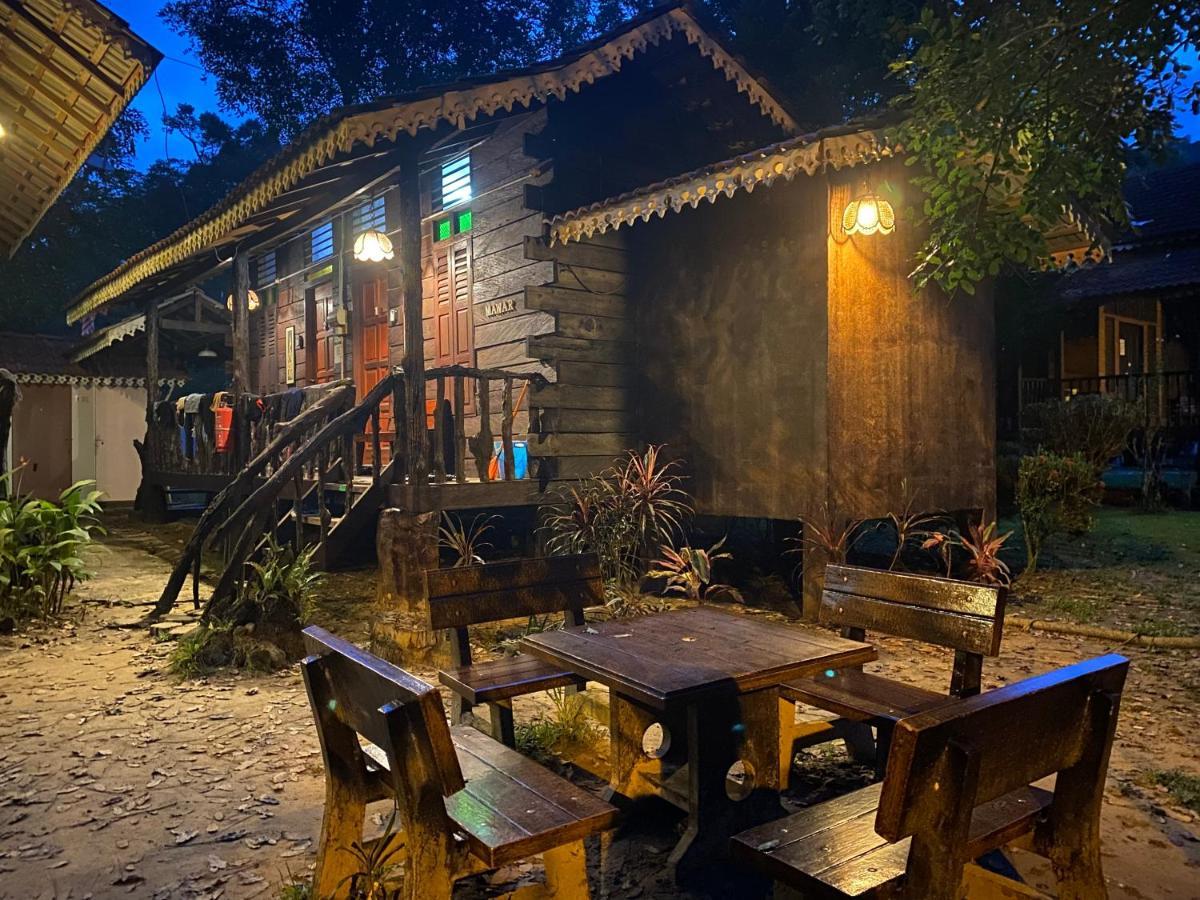 Rustic Chalet - Dahlia N Mawar At Sedim Vista Kulim Eksteriør billede
