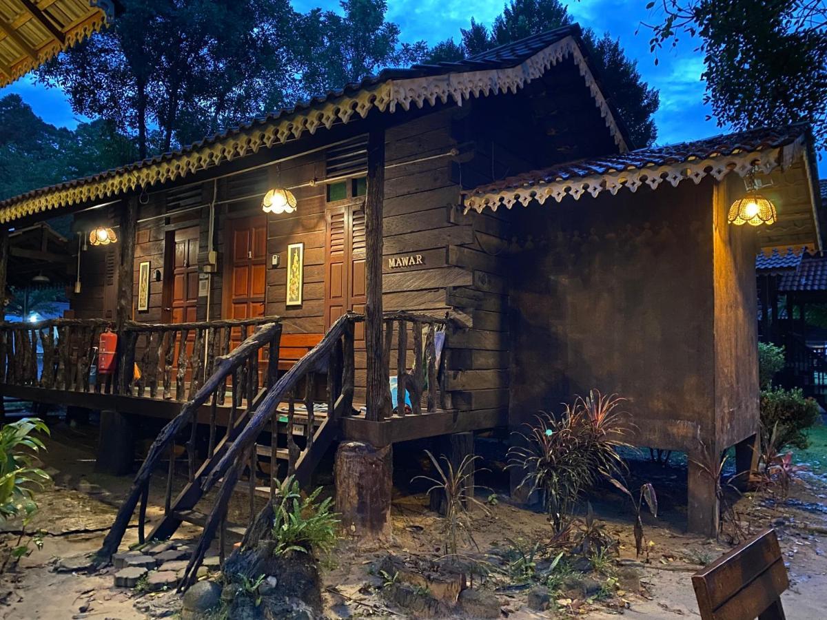 Rustic Chalet - Dahlia N Mawar At Sedim Vista Kulim Eksteriør billede